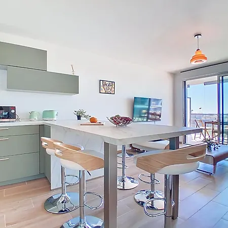 Seaside View-3 By Interhome